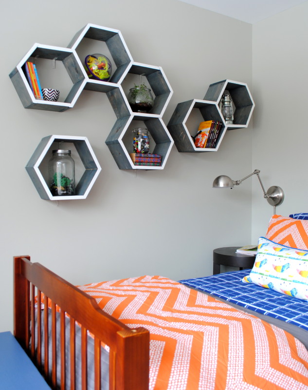 {DIY Tutorial} How-To Make Wood Honeycomb Shelves. Why spend hundreds, when you can make them yourself! These shelves complete the look of the room. So many great projects in this kids room makeover.
