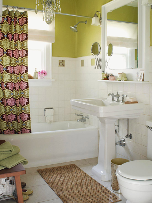 Splash of color on the walls of the bathroom