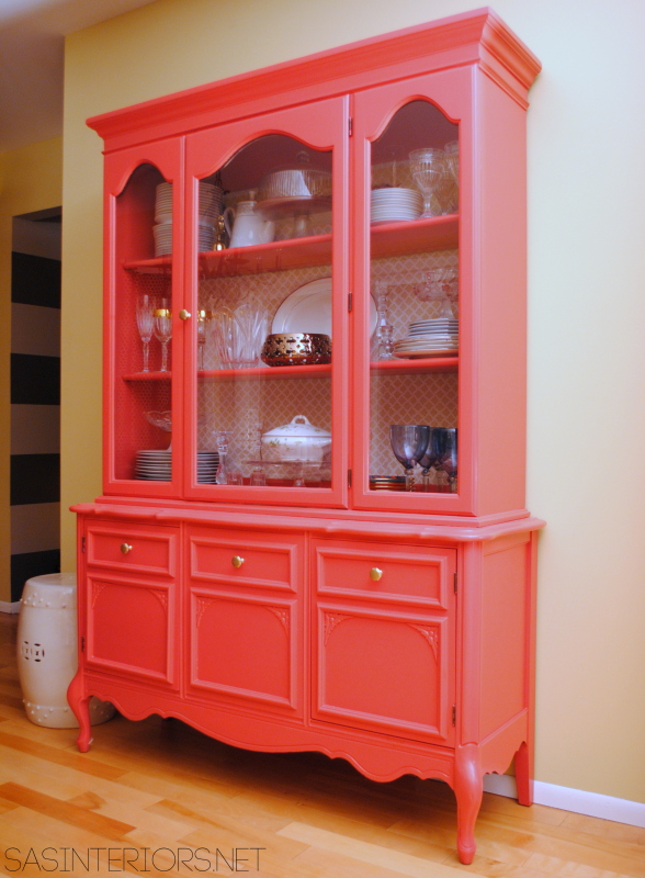 China Cabinet before & after >>> The process of giving this piece of a furniture a complete makeover!