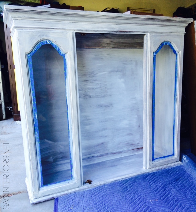 China Cabinet before & after >>> The process of giving this piece of a furniture a complete makeover!