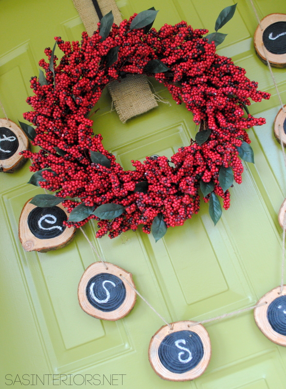DIY: Wood Disc Garland with Chalkboard center - perfect to hang from the mantel, on the front door, or on any wall! Good for the holidays or any time of year.