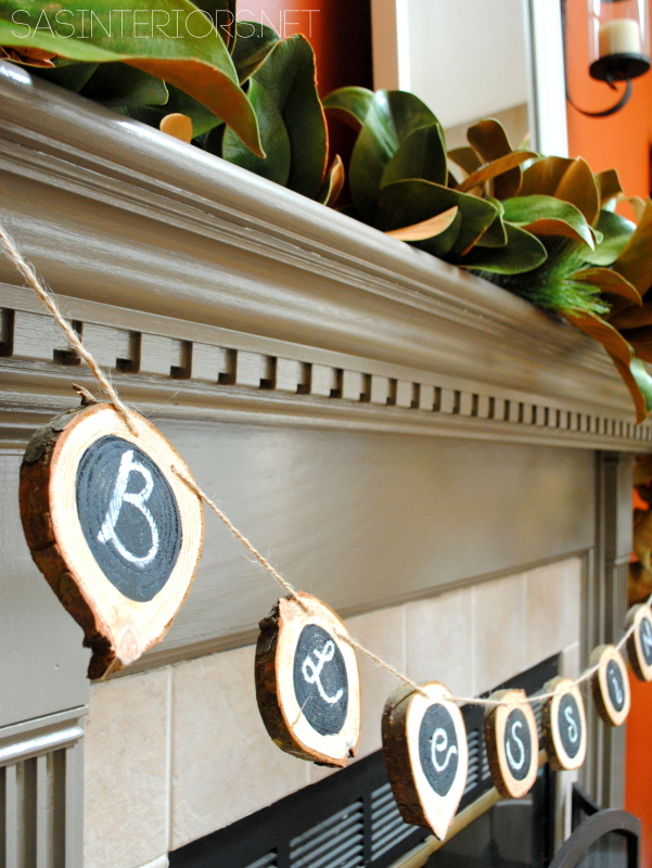 DIY: Wood Disc Garland with Chalkboard center - perfect to hang from the mantel, on the front door, or on any wall! Good for the holidays or any time of year.