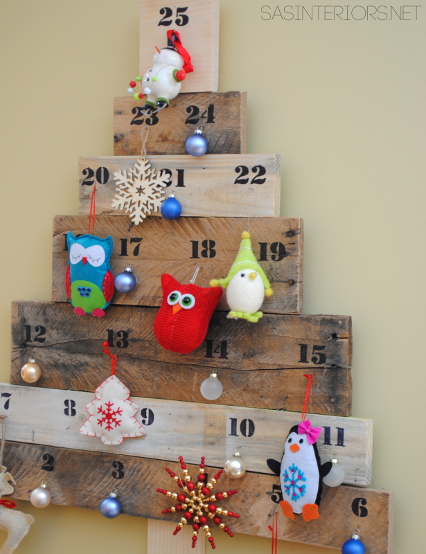 Christmas Countdown Pallet Tree