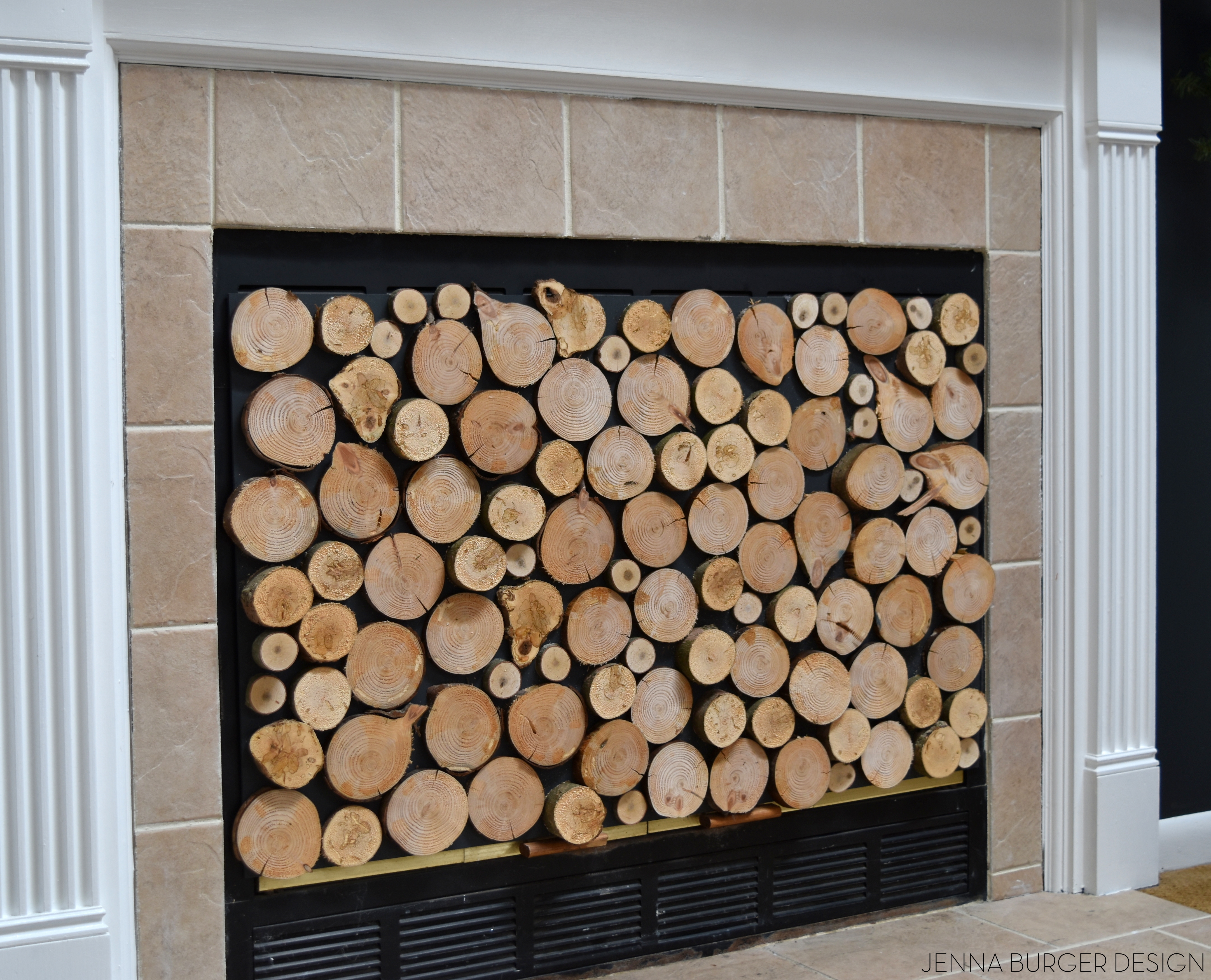 DIY: Tutorial on how to make a FAUX STACKED LOG FIREPLACE SCREEN. Check out how-to make it HERE!