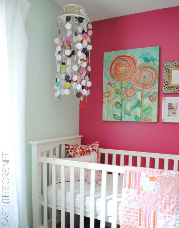 DIY: Homemade / Handmade Circle Crib Mobile: a beautiful & inexpensive way to crib a focal point for your baby! Check out this easy-to-follow tutorial 