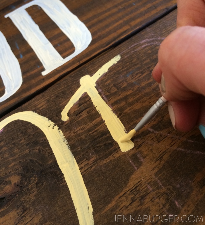 DIY tutorial: HAND PAINTED SIGN using CHALK to transfer design onto wood.   An easy + inexpensive technique to transfer letters or a custom design.  Easy-to-follow step by step by @Jenna_Burger, www.jennaburger.com