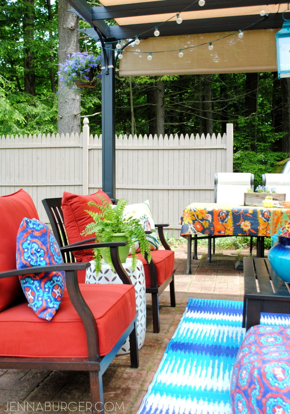 Bring the indoors OUT... Helpful budget-friendly ideas to create an outdoor oasis!