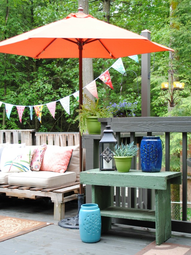 Bring the indoors OUT... Helpful budget-friendly ideas to create an outdoor oasis!