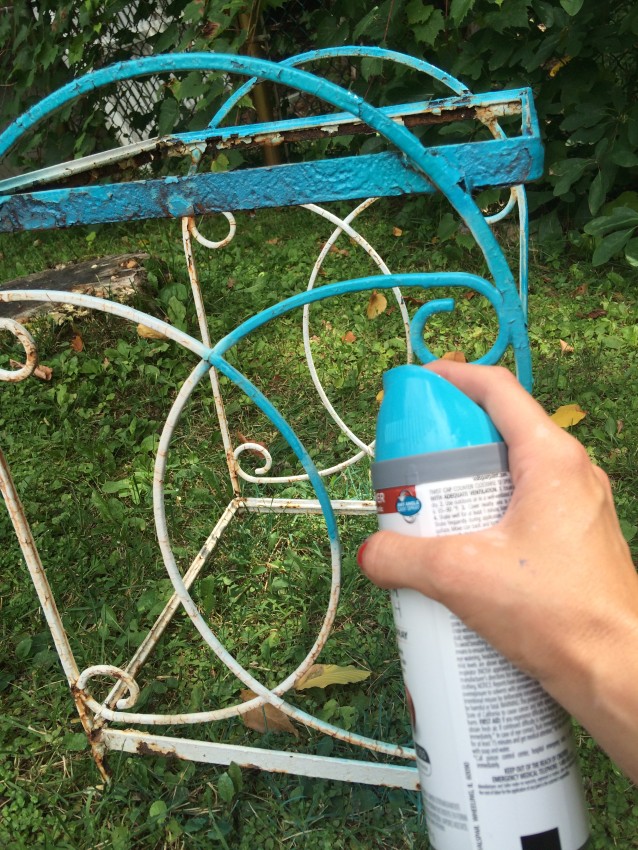 Before and After Table: $3 garage sale find transformed with turquoise spray paint